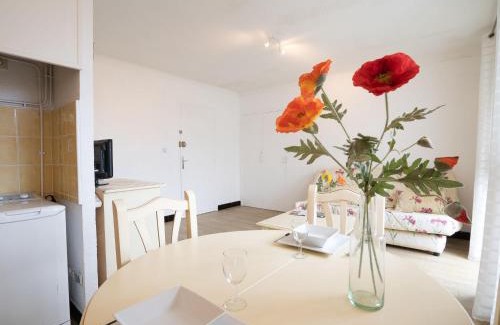 La Jetee Apartment | Studio Les Amandiers by Interhome