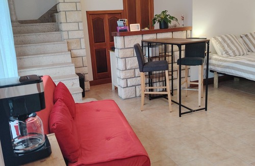 Saint-Satur Apartment | Studio located at the foot of Sancerre and close to the Pouilly vineyards