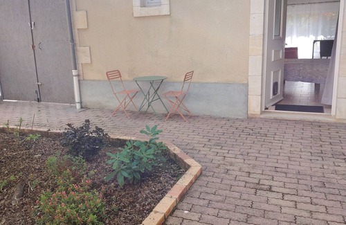 Saint-Satur Apartment | Studio located at the foot of Sancerre and close to the Pouilly vineyards