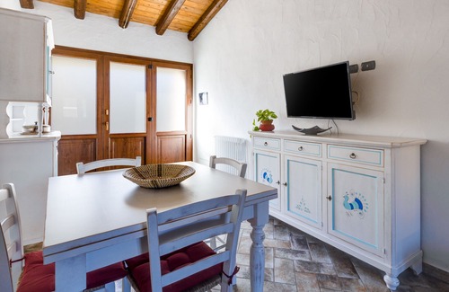 Abbasanta Apartment | Studio "Loft Sant'Antonio" with Garden & A/C