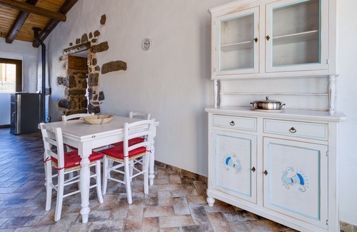 Abbasanta Apartment | Studio "Loft Sant'Antonio" with Garden & A/C