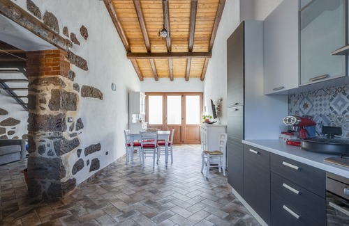 Abbasanta Apartment | Studio "Loft Sant'Antonio" with Garden & A/C