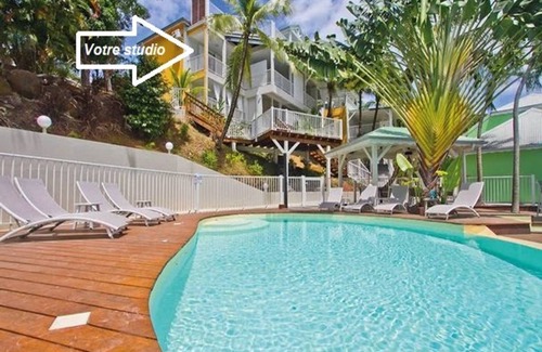 Deshaies Apartment | STUDIO MALACCA - TERRACE WITH SEA AND POOL VIEW