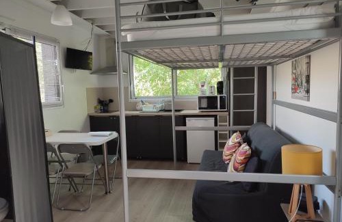 Chavagnes-en-Paillers Apartment | Studio meublé 1 pièce entièrement équipé sans cloisons séparatives