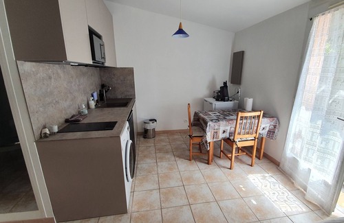 Meyreuil Apartment | Studio Meyreuil les Ecureuils