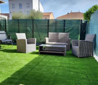La Londe-les-Maures Apartment | Studio Moana avec parking et jardin