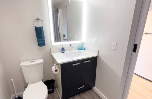 Southcenter Apartment | Studio near airport sleeps 4 near Bellevue | Seattle | Renton