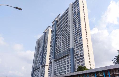 Jakarta Apartment | Studio near Bella Terra Mall at Tifolia Apartment By Travelio