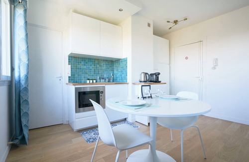 Saint-Maurice Pellevoisin Apartment | Studio near Lille with private parking