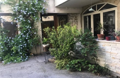Lunel Apartment | Studio nestled in an interior courtyard with independent entrance, private patio