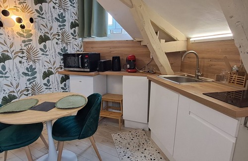 Cholet Apartment | Studio Notre Dame 3 in the heart of town, 30 minutes from the Puy du Fou park