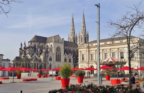 Cholet Apartment | Studio Notre Dame 3 in the heart of town, 30 minutes from the Puy du Fou park