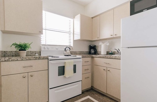Santa Barbara Estates Apartment | Studio on Pompano Beach two blocks from the Ocean