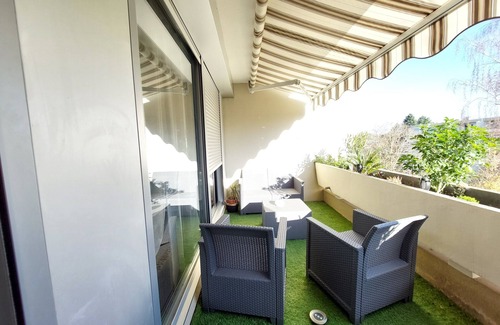 Moulins Apartment | Studio on the banks of the Allier