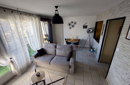 Moulins Apartment | Studio on the banks of the Allier
