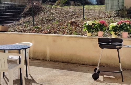 Riberac Apartment | Studio+outside Ribérac town center2