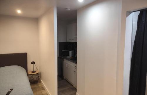 Herin Apartment | Studio Plain pied avec terrasse couverte 20m wifi et smart tv