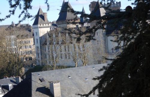 Centre Ville Apartment | Studio Quartier Château - Wifi - Garage individuel à clé - Electroménager complet