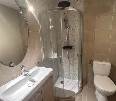 Cap-d'Antibes Apartment | Studio rénové à 100 mètres de la plage