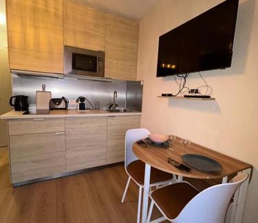 Cap-d'Antibes Apartment | Studio rénové à 100 mètres de la plage