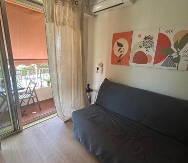 Cap-d'Antibes Apartment | Studio rénové à 100 mètres de la plage