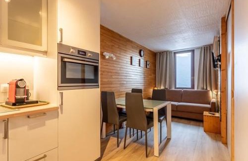 Macot-la-Plagne Apartment | Studio rénové au cœur de Plagne Bellecôte, 4 pers, balcon, proche télécabine - FR-1-351-65