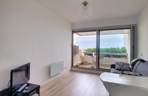 Carnon-Plage Apartment | Studio rénové sur plage avec cabine, parking et WIFI - FR-1-715-17