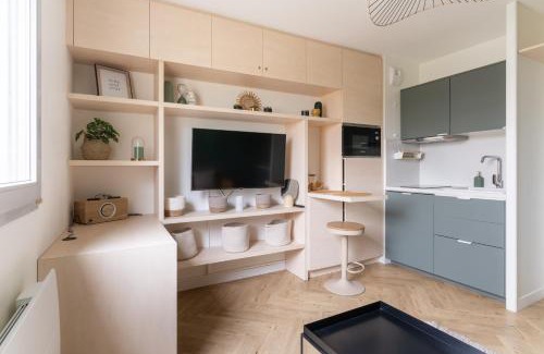 Republique - Les Ponts Apartment | Studio refait à neuf avec Parking en Bord de Loire