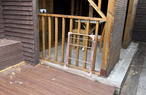 Brunel Apartment | Studio - Sleeps 2 - Garden - Parking - Wifi