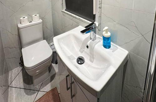 Ealing Apartment | Studio Sleeps 2 near Ealing Broadway