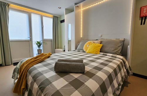 Purmerend Apartment | Studio Spring - 20 min from Amsterdam Centre - FREE parking