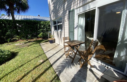 West Palm Beach Apartment | Studio steps from Intracoastal & downtown WPB with bikes