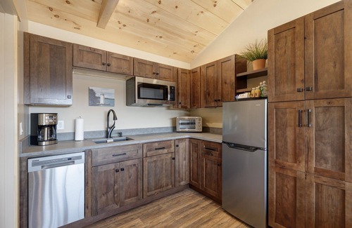 Sunapee Hotel | Studio Suite #2 at The Lodge | Minutes from Sunapee Harbor & Mount Sunapee