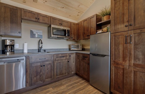 Sunapee Hotel | Studio Suite #2 at The Lodge | Minutes from Sunapee Harbor & Mount Sunapee