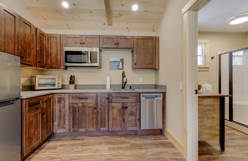 Sunapee Hotel | Studio Suite #9 at The Lodge | Minutes from Sunapee Harbor & Mount Sunapee