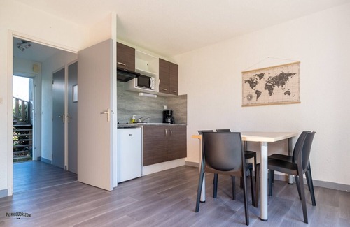 Beauvoir Apartment | studio superior balcony