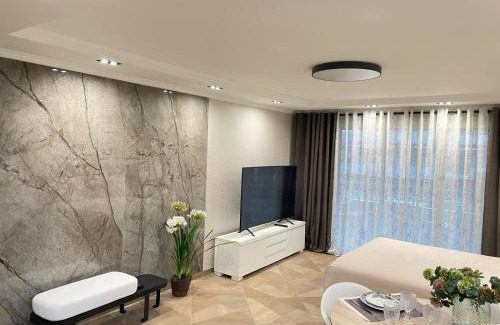 La Californie Apartment | STUDIO SUR LA PROMENADE DES ANGLAIS AVEC VUE MER ORIGINALE À 40 m DE LA PLAGE