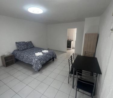 1st Arrondissement Apartment | Studio Tapisvert St Charles Canebière Vieux port