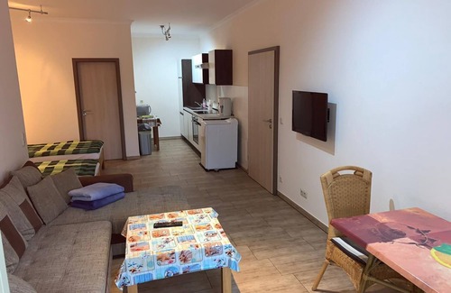 Klein Nemerow Apartment | Studio 'Tollense Hus - Rechts' with Shared Terrace and Wi-Fi
