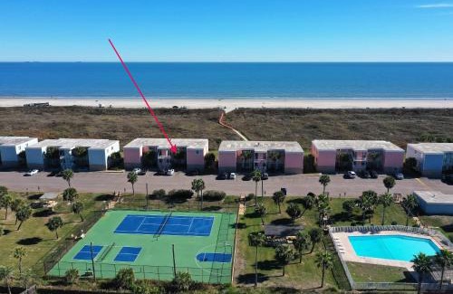 Port Aransas House | Studio w Balcony Pools Direct Beach Access Seaside Blessing by AvantStay