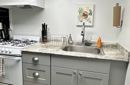 Arcadia Apartment | Studio w/Kitchen & Hi-Speed WiFi in Beverly Hills Close to Hospitals for work!