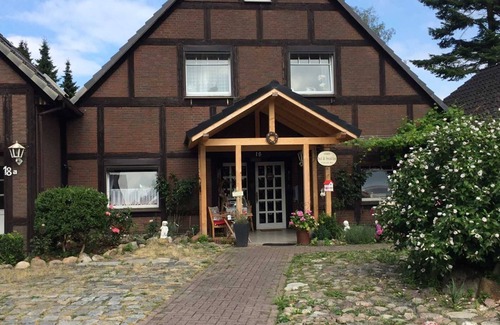 Osterholz-Scharmbeck Apartment | Studio with garden view and balcony - bed&breakfast Worpsweder Blick