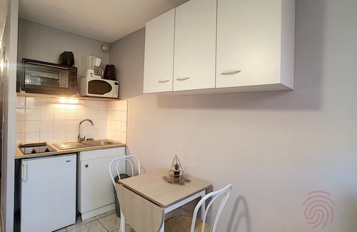 Lamalou-les-Bains Apartment | Studio with balcony - Wifi and pets allowed