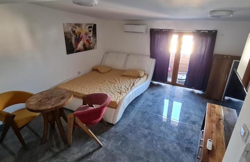Centar Apartment | Studio with free parking