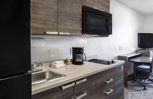 Nampa Hotel | Studio with Kitchen Perfect for Concert-Goers – 2 Min Walk to Ford Idaho Center