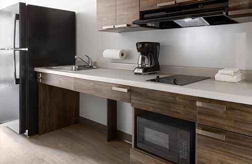 Nampa Hotel | Studio with Kitchen Perfect for Concert-Goers – 2 Min Walk to Ford Idaho Center