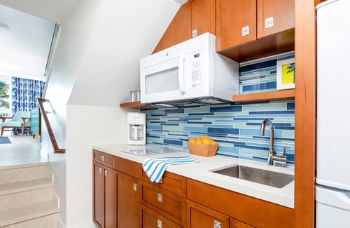 Estate Frenchman Bay Resort | Studio with Loft at Wyndham Limetree - A Beachfront Resort!