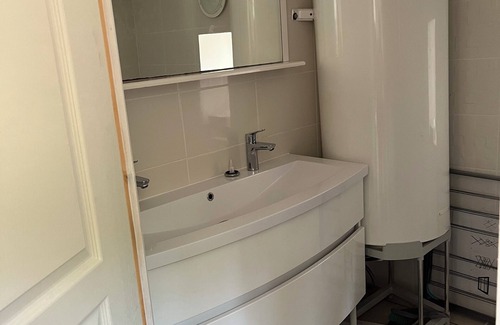 Vollore-Ville Apartment | Studio with separate entrance on a 9-hectare estate