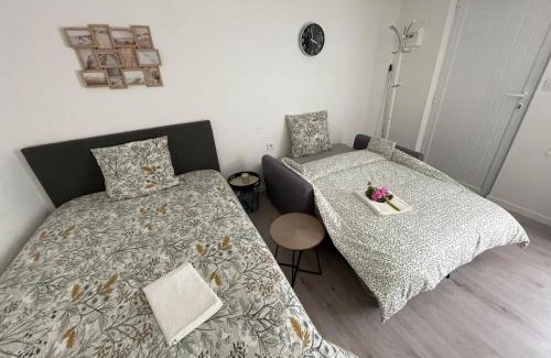 Villepinte Apartment | 'StudioCDG fr' Jardin, Studio proche near CDG Roissy airport, Parc Expositions, Stade de France, Arena, Disney, Asterix