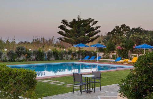 Pyrgos Psilonerou Hotel | Studios Kydonia